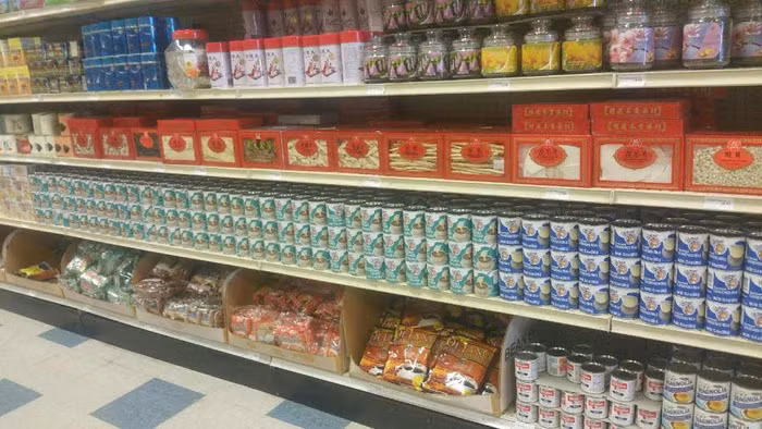 Sản phẩm sữa đặc và creamer đặc Driftwood của Vinamilk được bày bán tại các siêu thị Mỹ.