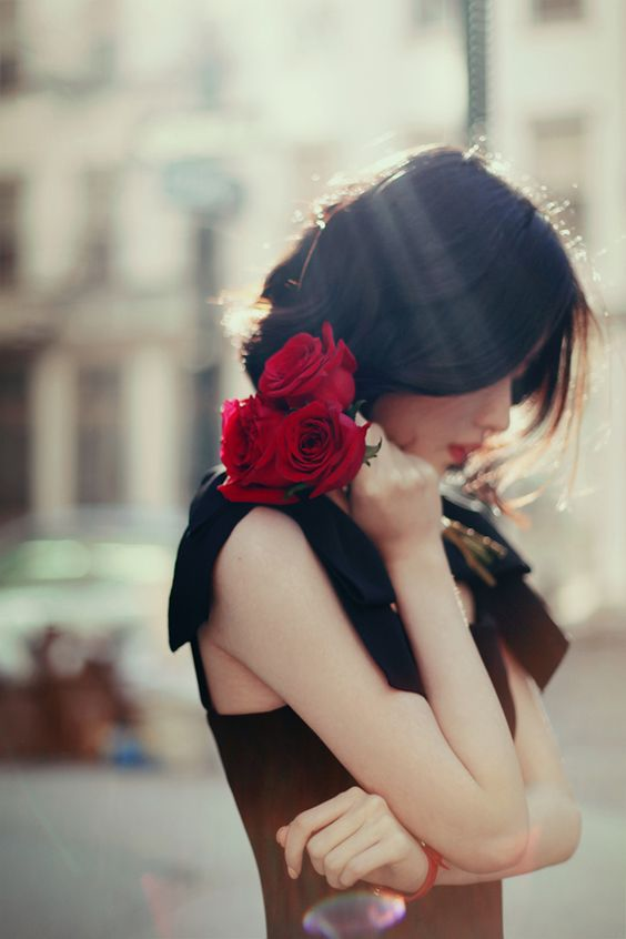 Không phải ai cũng biết được chính sự kiêu kỳ đã níu kéo bước chân những người phụ nữ trên con đường dẫn đến cuộc sống hạnh phúc “10 phân vẹn 10”.