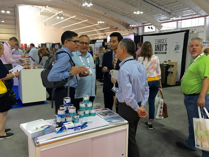 Sản phẩm sữa đặc có đường và creamer đặc có đường - Driftwood nhận được nhiều sự quan tâm của các khách hàng tham quan hội chợ, mở ra cơ hội xuất khẩu các sản phẩm sữa đặc của Vinamilk.