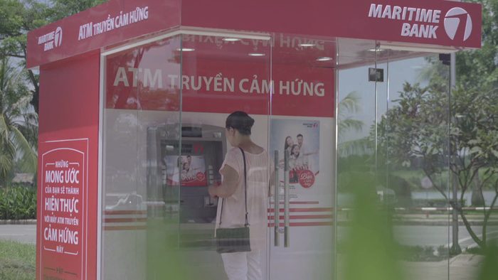 “ATM biết nói truyền cảm hứng” đến khách hàng là sự kiện độc đáo mà Maritime Bank mang đến cho khách hàng nhân dịp sinh nhật lần thứ 25. “ATM biết nói truyền cảm hứng” đến khách hàng là sự kiện độc đáo mà Maritime Bank mang đến cho khách hàng nhân dịp sinh nhật lần thứ 25.