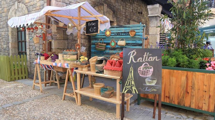 Một gian hàng tại chợ phiên Flea Marketing Một thoáng nước Pháp. Một gian hàng tại chợ phiên Flea Marketing Một thoáng nước Pháp.