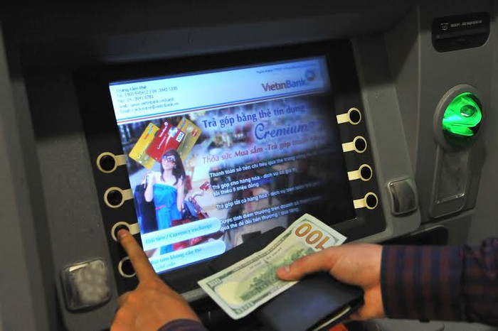 Thời gian để khách hàng hoàn tất giao dịch đổi ngoại tệ hay gửi tiền tài khoản tại ATM đa năng của VietinBank chỉ mất từ 60 giây - 120 giây. Thời gian để khách hàng hoàn tất giao dịch đổi ngoại tệ hay gửi tiền tài khoản tại ATM đa năng của VietinBank chỉ mất từ 60 giây - 120 giây.