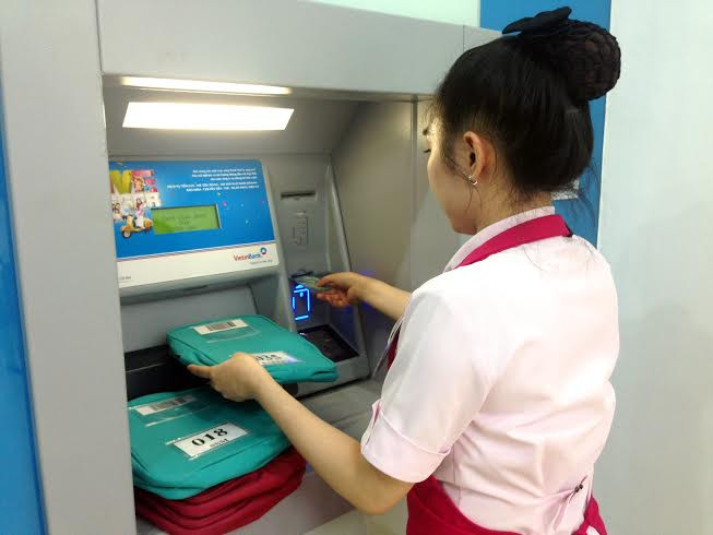 Máy thu tiền theo túi (Safebag) đáp ứng nhu cầu nộp tiền 24/7 của khách hàng tại ngay chính địa điểm kinh doanh một cách an toàn và thuận tiện nhất. Máy thu tiền theo túi (Safebag) đáp ứng nhu cầu nộp tiền 24/7 của khách hàng tại ngay chính địa điểm kinh doanh một cách an toàn và thuận tiện nhất.