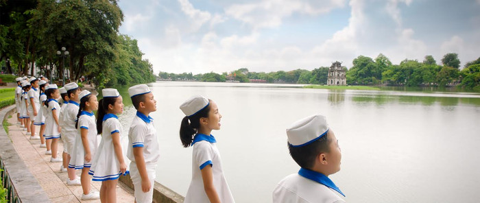 ...nhưng còn đó những khát vọng vươn cao: Để sữa là thứ thường trực trên bàn ăn mọi gia đình Việt, để thể lực và trí tuệ Việt cải thiện, và để một thương hiệu Việt vươn tầm thế giới. ...nhưng còn đó những khát vọng vươn cao: Để sữa là thứ thường trực trên bàn ăn mọi gia đình Việt, để thể lực và trí tuệ Việt cải thiện, và để một thương hiệu Việt vươn tầm thế giới.