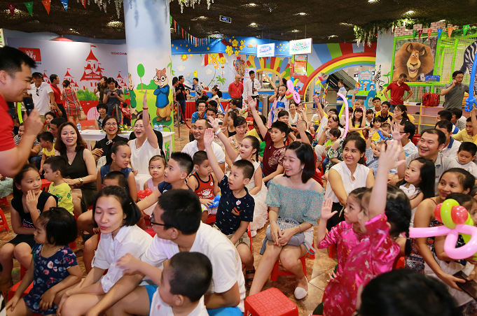 Hào hứng tham gia trả lời câu hỏi tại TechcomKIDs Đà Nẵng.