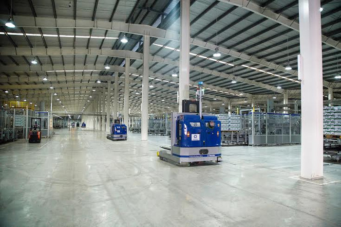 Nhà máy sữa Việt Nam là một trong hai siêu nhà máy do Vinamilk đầu tư tại Bình Dương, có tổng vốn đầu tư hơn 2.400 tỷ đồng, trong đó phần lớn chi phí dành cho việc sử dụng công nghệ tích hợp và tự động hiện đại bậc nhất thế giới mà Tetra Pak (Thụy Điển) từng xây dựng. Nhà máy sữa Việt Nam là một trong hai siêu nhà máy do Vinamilk đầu tư tại Bình Dương, có tổng vốn đầu tư hơn 2.400 tỷ đồng, trong đó phần lớn chi phí dành cho việc sử dụng công nghệ tích hợp và tự động hiện đại bậc nhất thế giới mà Tetra Pak (Thụy Điển) từng xây dựng.