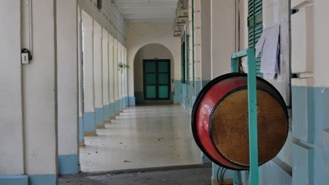 Chiếc trống trường trở thành nét đặc trưng của các trường THPT cổ. Chiếc trống trường trở thành nét đặc trưng của các trường THPT cổ.