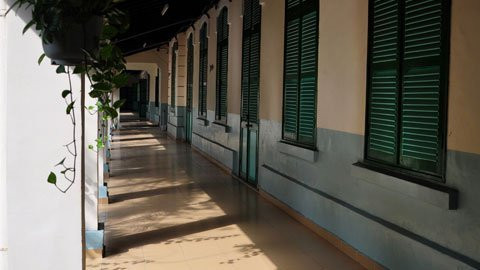 Trường THPT Lê Quý Đôn là một trường công lập xưa nhất của Tp.Hồ Chí Minh, được thành lập năm 1874, với tên gọi ban đầu Collège Chasseloup – Laubat. Trường THPT Lê Quý Đôn là một trường công lập xưa nhất của Tp.Hồ Chí Minh, được thành lập năm 1874, với tên gọi ban đầu Collège Chasseloup – Laubat.