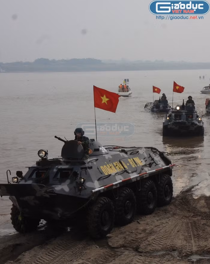 Phân đội Thiết giáp 3 của Đoàn M44 – Bộ Tổng Tham mưu tham gia diễn tập Phân đội Thiết giáp 3 của Đoàn M44 – Bộ Tổng Tham mưu tham gia diễn tập