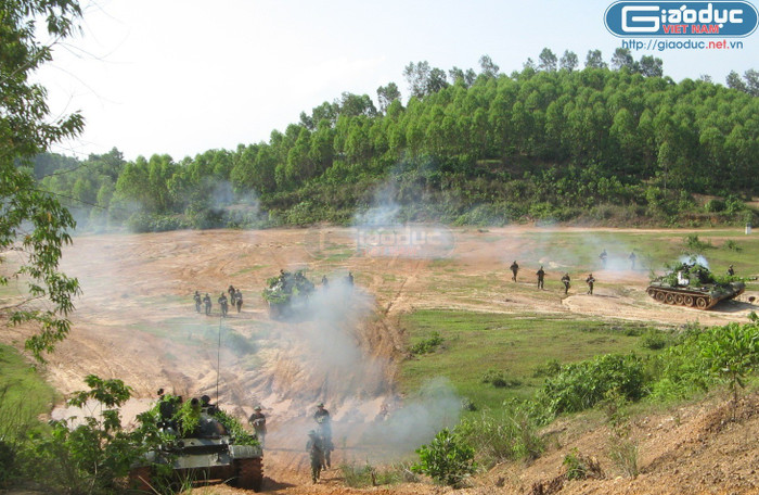 Lữ đoàn xe tăng thuộc Quân khu 1 huấn luyện hiệp đồng chiến đấu cùng bộ binh Lữ đoàn xe tăng thuộc Quân khu 1 huấn luyện hiệp đồng chiến đấu cùng bộ binh