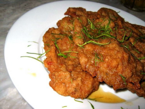 Nếu đi đông người, tầm giá ăn trung bình là 50 đến 80 nghìn đồng/người. Bà chủ ở đây hơi khó tính, tốt nhất các bạn nên mua về nhà ăn.