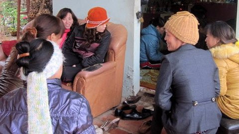 Cảnh chầu chực xem bói đầu năm