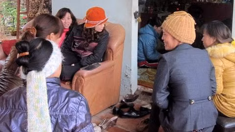 Cảnh chầu chực xem bói đầu năm