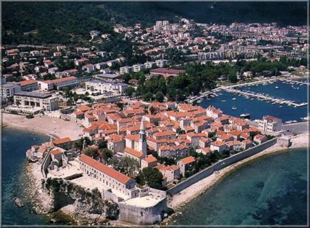 7. Budva, Montenegro Đến với Budva, du khách sẽ được thưởng ngoạn một bầu không khí trong lành với thiên nhiên hoang sơ, bãi biển xinh đẹp và một thành phố đã 2500 tuổi nhưng vẫn còn khá nguyên vẹn. 7. Budva, Montenegro Đến với Budva, du khách sẽ được thưởng ngoạn một bầu không khí trong lành với thiên nhiên hoang sơ, bãi biển xinh đẹp và một thành phố đã 2500 tuổi nhưng vẫn còn khá nguyên vẹn.