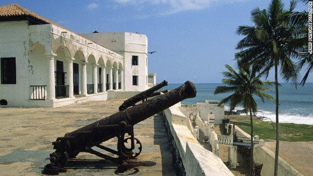 4. Lâu đài Elmina, Ghana Elmina được biết đến là “lâu đài nô lệ” nổi tiếng nhất thế giới. Lâu đài này cũng từng được dùng làm nơi phòng thủ chủ yếu của Bồ Đào Nha vào thế kỷ thứ 15 và cho tới ngày hôm nay lâu đài này vẫn còn được giữ nguyên hiện trạng ban đầu mà không có bất kỳ sự thay đổi nào. 4. Lâu đài Elmina, Ghana Elmina được biết đến là “lâu đài nô lệ” nổi tiếng nhất thế giới. Lâu đài này cũng từng được dùng làm nơi phòng thủ chủ yếu của Bồ Đào Nha vào thế kỷ thứ 15 và cho tới ngày hôm nay lâu đài này vẫn còn được giữ nguyên hiện trạng ban đầu mà không có bất kỳ sự thay đổi nào.