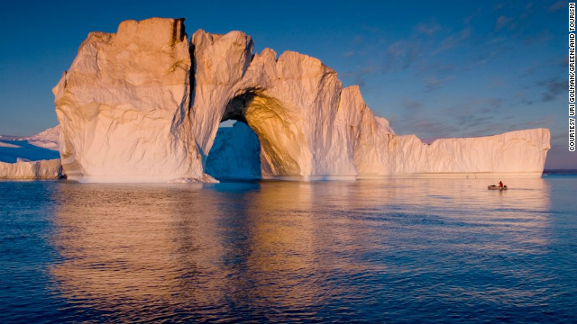 3. Vịnh Disko, Đan Mạch Vịnh Disko là một trong số những vịnh nhỏ đẹp nhất trên thế giới. Nơi đây có cảnh băng tuyết trôi nổi trên biển đẹp ngoạn mục. Địa điểm này cũng nổi tiếng với du lịch bằng thuyền ngắm băng trôi. Vịnh Disko sẽ mang lại cho du khách một trải nghiệm tuyệt vời khi chọn nơi đây là điểm đến du lịch. 3. Vịnh Disko, Đan Mạch Vịnh Disko là một trong số những vịnh nhỏ đẹp nhất trên thế giới. Nơi đây có cảnh băng tuyết trôi nổi trên biển đẹp ngoạn mục. Địa điểm này cũng nổi tiếng với du lịch bằng thuyền ngắm băng trôi. Vịnh Disko sẽ mang lại cho du khách một trải nghiệm tuyệt vời khi chọn nơi đây là điểm đến du lịch.