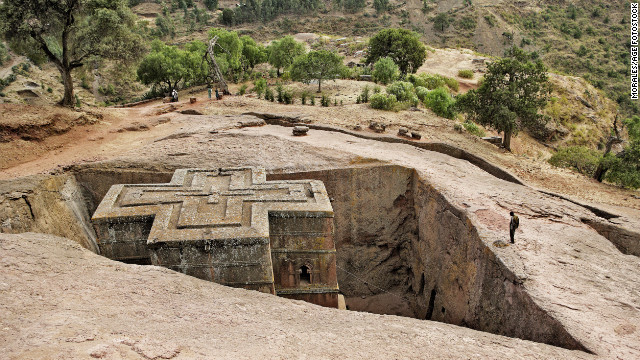 5. Lalibela, Ethiopia Thành phố Lalibela được biết đến là thành phố của những giáo đường được xây dựng trong lòng đất vào thế kỷ 12 và 13. Nơi đây vẫn còn tồn tại nguyên vẹn 11 nhà thờ được dựng hoàn toàn trong nham thạch của thế núi. Các nhà thờ này đã được Unesco công nhận là di sản thế giới vào năm 1978. 5. Lalibela, Ethiopia Thành phố Lalibela được biết đến là thành phố của những giáo đường được xây dựng trong lòng đất vào thế kỷ 12 và 13. Nơi đây vẫn còn tồn tại nguyên vẹn 11 nhà thờ được dựng hoàn toàn trong nham thạch của thế núi. Các nhà thờ này đã được Unesco công nhận là di sản thế giới vào năm 1978.