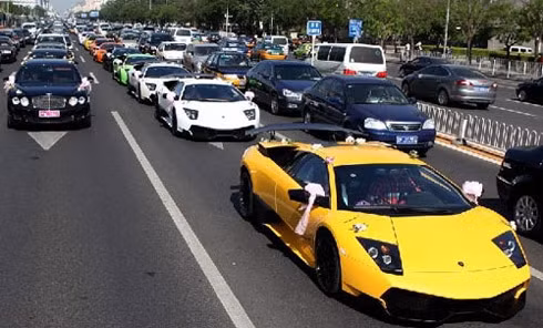 Đám cưới sử dụng xe siêu sang. Đám cưới sử dụng xe siêu sang.