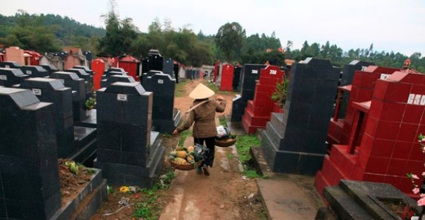 Hỏi thì hỏi thế thôi, chứ người bán và người mua lúc nào cũng vẫn đông đúc.