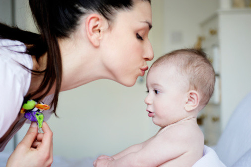 Cứ hễ nghe ai nói đến chuyện “con trai lớn rồi, sinh tiếp em bé đi” là chồng Thùy lại rùng mình, nghĩ đến tương lai một bà mẹ đỏng đảnh chẳng biết chăm con. Ảnh minh họa.