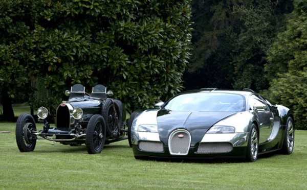 Mỗi chiếc Veyron được trang bị một bộ lốp Michelin PAX đặc biệt mà không một siêu xe nào có. Loại lốp này thậm chí còn chắc chắn hơn cả lốp dành cho máy bay dân dụng, và nếu muốn thay lốp, chiếc xe phải được chuyển sang Pháp. Quá trình này sẽ tiêu tốn của chủ xe khoảng 70.000 USD, tương đương với một chiếc BMW cỡ xịn.