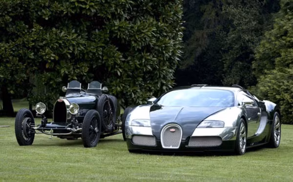 Mỗi chiếc Veyron được trang bị một bộ lốp Michelin PAX đặc biệt mà không một siêu xe nào có. Loại lốp này thậm chí còn chắc chắn hơn cả lốp dành cho máy bay dân dụng, và nếu muốn thay lốp, chiếc xe phải được chuyển sang Pháp. Quá trình này sẽ tiêu tốn của chủ xe khoảng 70.000 USD, tương đương với một chiếc BMW cỡ xịn.