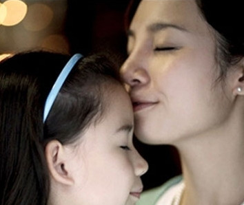 6 mẫu người không nên... hôn trẻ con 6 mẫu người không nên... hôn trẻ con