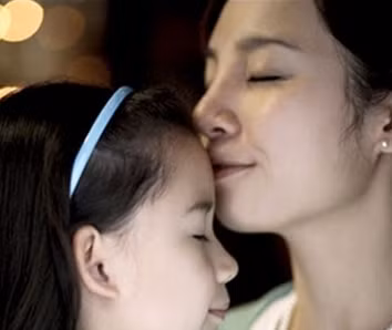 6 mẫu người không nên... hôn trẻ con