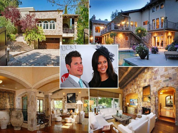 4. Nick Lachey và Vanessa Ninnillo Địa điểm: Encino, California Giá bán 2,85 triệu USD Căn nhà có diện tích 743 m2, với 6 phòng ngủ và 8 phòng tắm mang phong cách kiến trúc Tây Ban Nha, với nhiều mái vòm, bậc thang và khoảng mái hiên rộng. Ngôi nhà này rấ phù hợp dành cho cặp vợ chồng mới cưới.