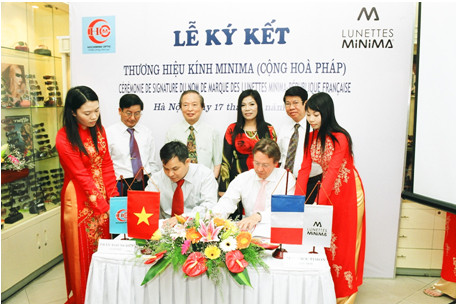 Lễ ký kết hợp tác giữa Kính mắt Minima và Công ty CP kính mắt TP.Hồ Chí Minh