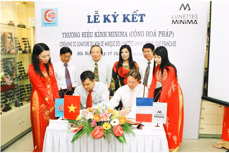 Lễ ký kết hợp tác giữa Kính mắt Minima và Công ty CP kính mắt TP.Hồ Chí Minh