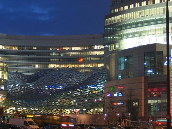 2. Zlote Tarasy Mall (Ba Lan) Zlote Tarasy là tổ hợp trung tâm thương mại, văn phòng, giải trí tổng hợp nằm ở thủ đô Warsaw của Ba Lan.