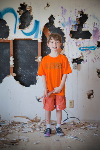 Cu cậu nhà mình hay có hành vi chống đối. (Ảnh minh họa).