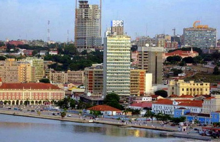 Mấy năm gần đây, Angola đã đặt việc hạ nhiệt giá cả thành một ưu tiên chính sách, nhưng xem ra việc này quá khó. Mấy năm gần đây, Angola đã đặt việc hạ nhiệt giá cả thành một ưu tiên chính sách, nhưng xem ra việc này quá khó.