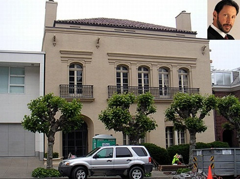 11. Dinh thự của Larry Ellison Ngoài khu dinh thự phong cách hoàng gia Nhật Bản kể trên, Larry Ellison còn là chủ sở hữu của dinh thự tại San Francisco với diện tích gần 1.000 m2. Nơi ở của ông chủ tập đoàn Oracle có 5 phòng ngủ được thiết kế theo phong cách hiện đại với tầm nhìn trực diện bao quát cả vịnh San Francisco. Giá trị của khu dinh thự này mềm hơn nhiều so với “người anh em” của nó, chỉ khoảng 6,4 triệu đôla.