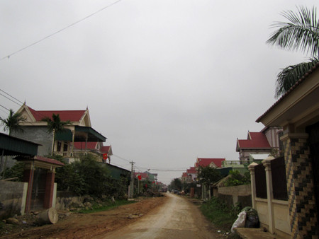 Một góc xã Diễn Tháp với những tòa nhà cao tầng mái Thái đỏ chót.