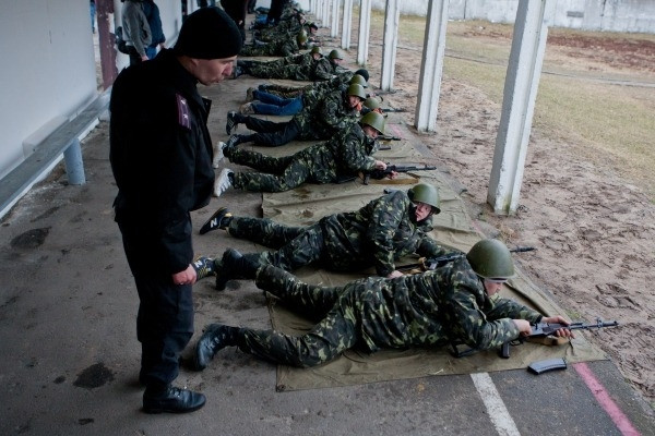 Thực hành bắn súng bộ binh AK Thực hành bắn súng bộ binh AK