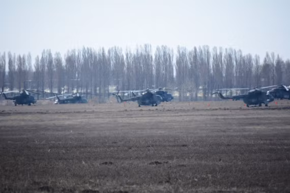 Hình ảnh mới nhất chụp hôm 3/4/2014 cho thấy các trang bị quân sự của Nga tập kết ở Belgorod ngay sát biên giới Ucraine. Hình ảnh do các nhân chứng cung cấp