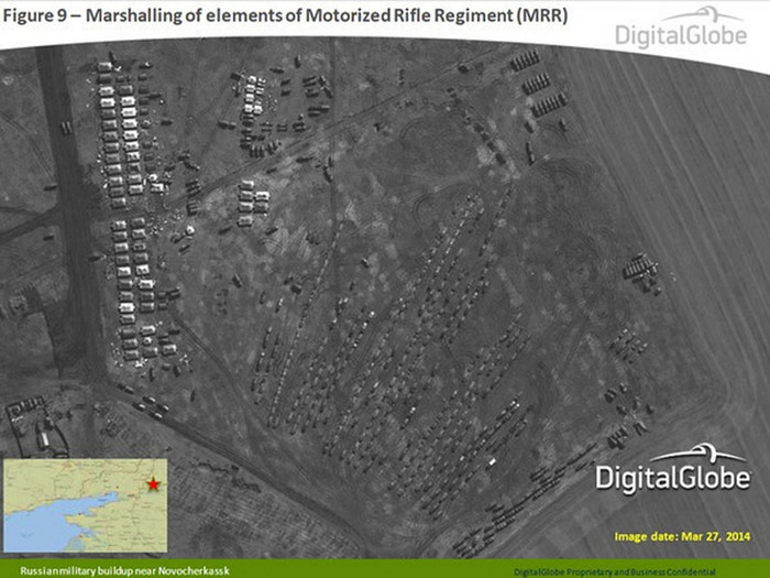 Ảnh chụp hôm 27/3/2014 ghi rõ việc bố trí phương tiện quân sự của 1 trung đoàn bộ binh cơ giới, Lục quân Nga đang triển khai ở Novocherkassk, miền Nam Nga.