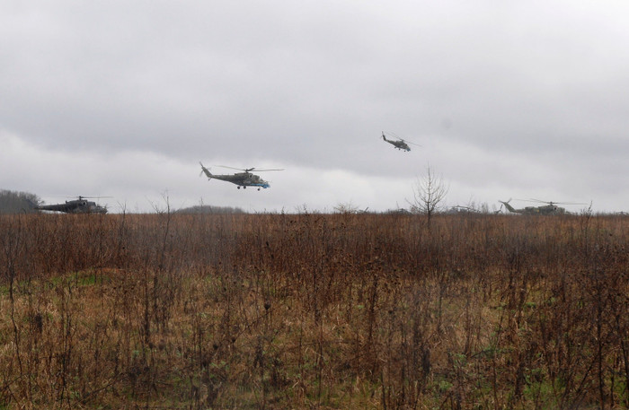 Hình ảnh mới nhất chụp hôm 3/4/2014 cho thấy các trang bị quân sự của Nga tập kết ở Belgorod ngay sát biên giới Ucraine. Hình ảnh do các nhân chứng cung cấp