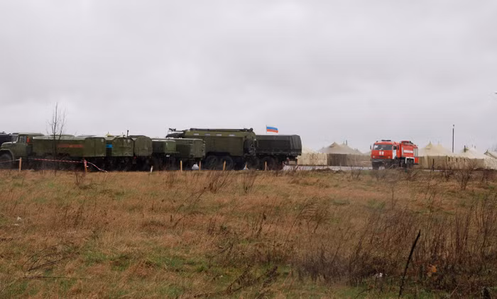 Hình ảnh mới nhất chụp hôm 3/4/2014 cho thấy các trang bị quân sự của Nga tập kết ở Belgorod ngay sát biên giới Ucraine. Hình ảnh do các nhân chứng cung cấp