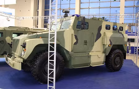 Xe bọc thép Bear (Gấu) của Nga mới lần đầu được mang tới triển lãm. Xe bọc thép Bear (Gấu) của Nga mới lần đầu được mang tới triển lãm.