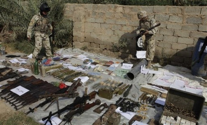 Số vũ khí và đạn dược thu được tại ngôi nhà trên.