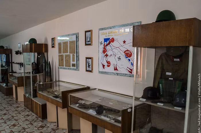 Khu trưng bày một số hiện vật của các đơn vị quân sự trước đây