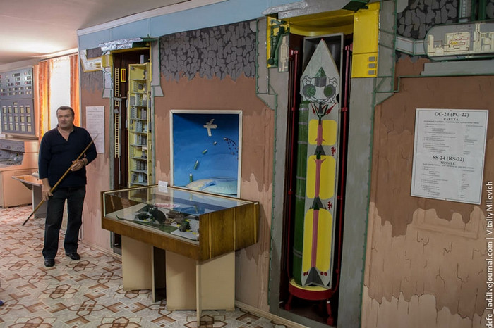 Mô hình một hầm phóng tên lửa Mô hình một hầm phóng tên lửa