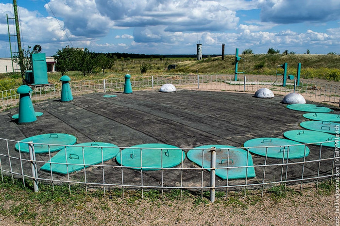 Bề ngoài một hầm phóng Silo Bề ngoài một hầm phóng Silo