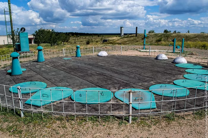 Bề ngoài một hầm phóng Silo