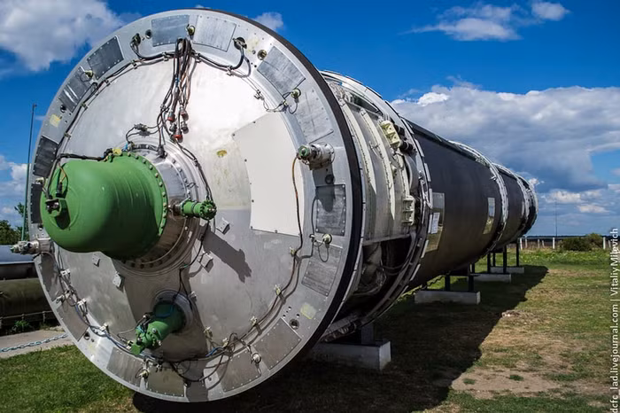 Tên lửa đạn đạo RS-20 “Voevoda”, NATO định danh là SS-18 “Satan”.