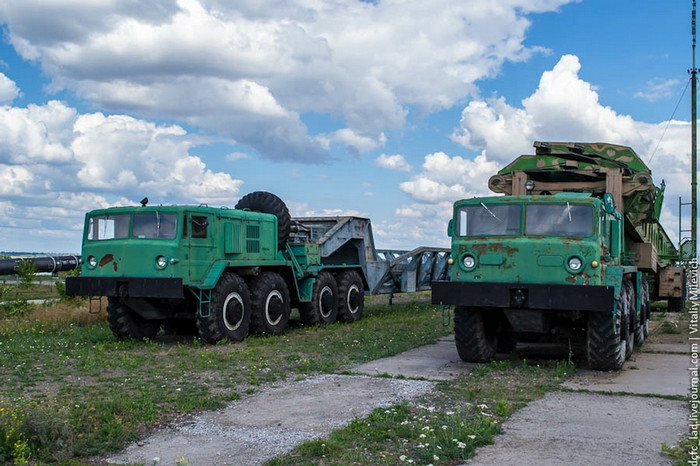 Những chiếc xe tải dùng để chở tên lửa đạn đạo này chỉ được sử dụng đúng 2 lần kể từ khi chúng được chế tạo Những chiếc xe tải dùng để chở tên lửa đạn đạo này chỉ được sử dụng đúng 2 lần kể từ khi chúng được chế tạo