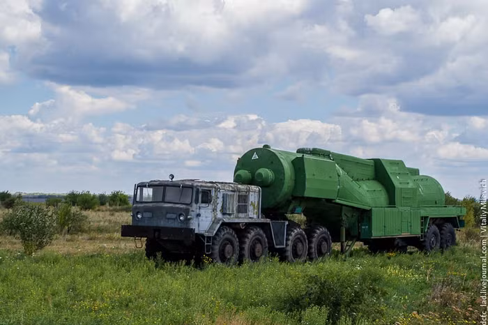 Những chiếc xe tải dùng để chở tên lửa đạn đạo này chỉ được sử dụng đúng 2 lần kể từ khi chúng được chế tạo